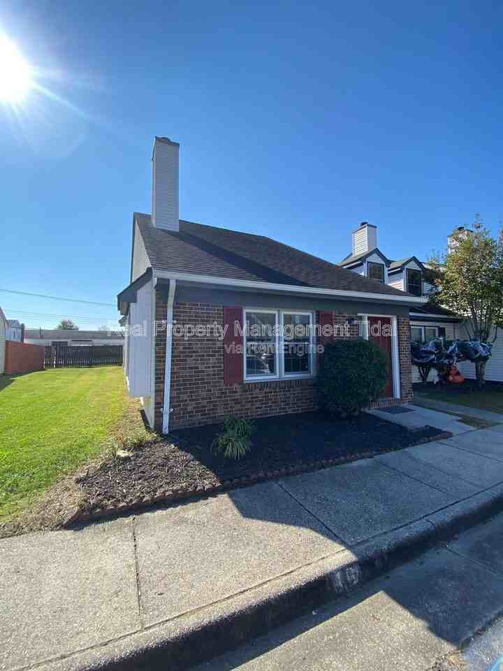 10 Parkway Drive - Photo 3 of 30