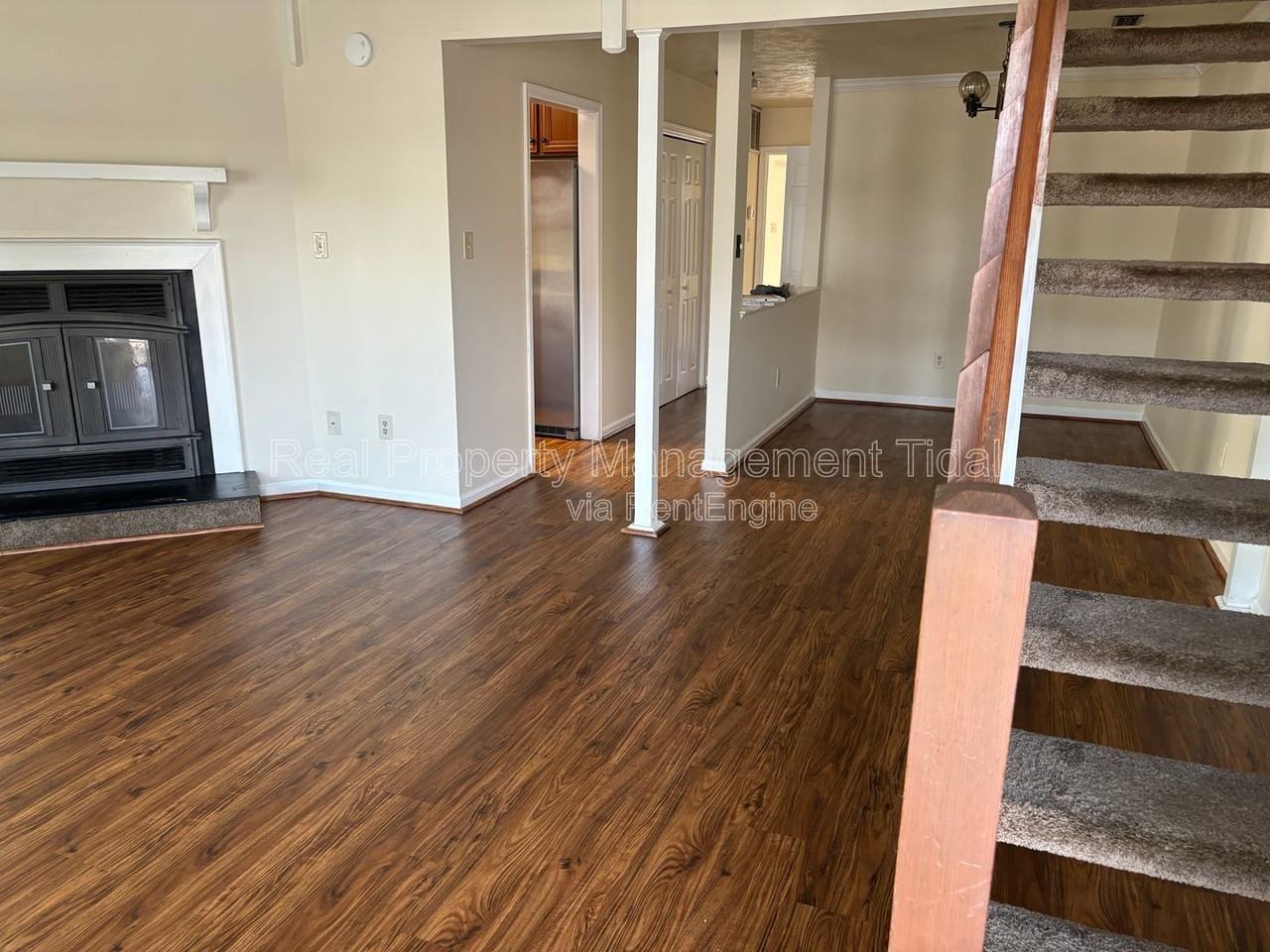 10 Parkway Drive - Photo 7 of 30