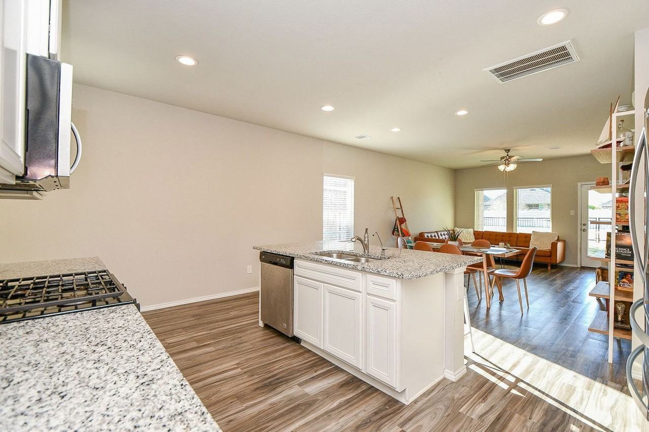 16868 Pink Wintergreen Drive - Photo 6 of 32