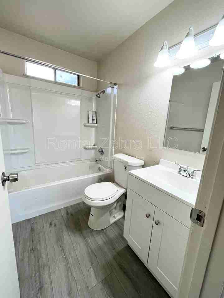 1112 I St - Photo 3 of 5