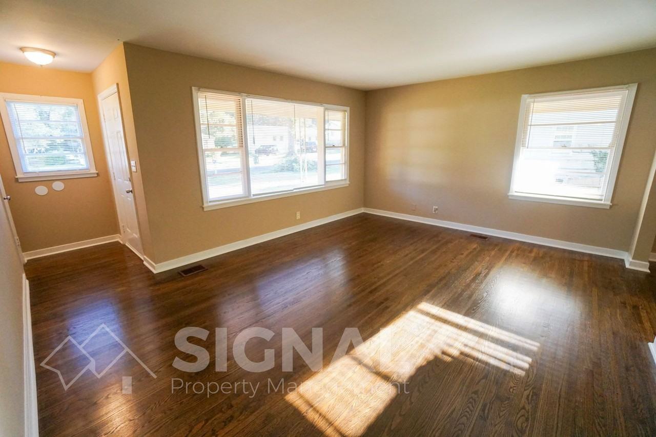 748 Meadowbrook Drive - Photo 3 of 20