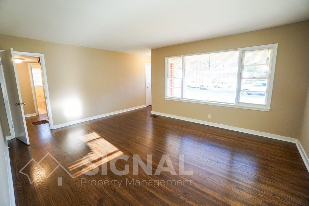 748 Meadowbrook Drive - Photo 4 of 20