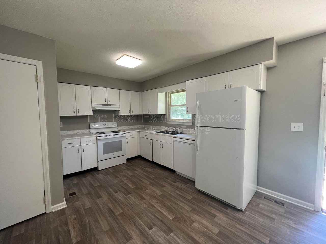 5056 Shoals Ln #1 - Photo 4 of 8