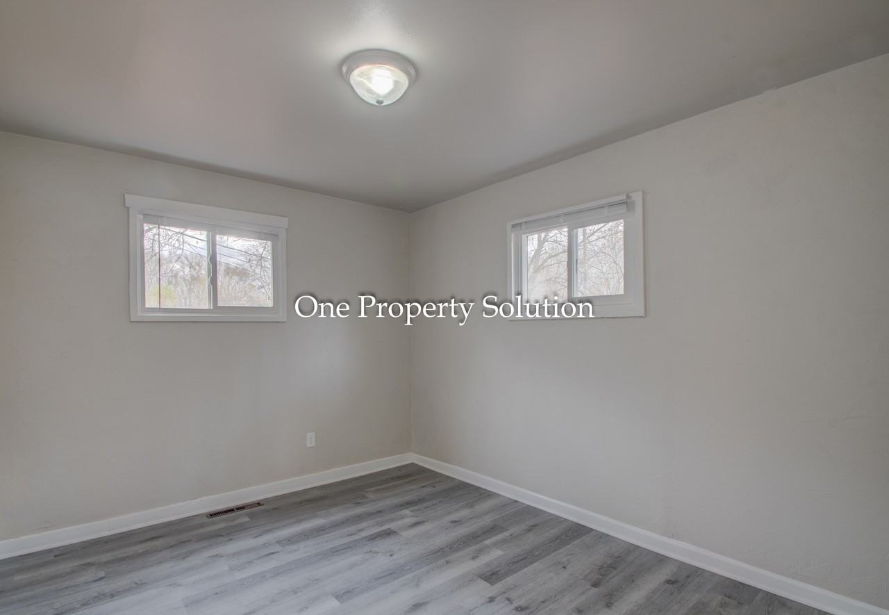 940 Mount Street - Photo 3 of 18
