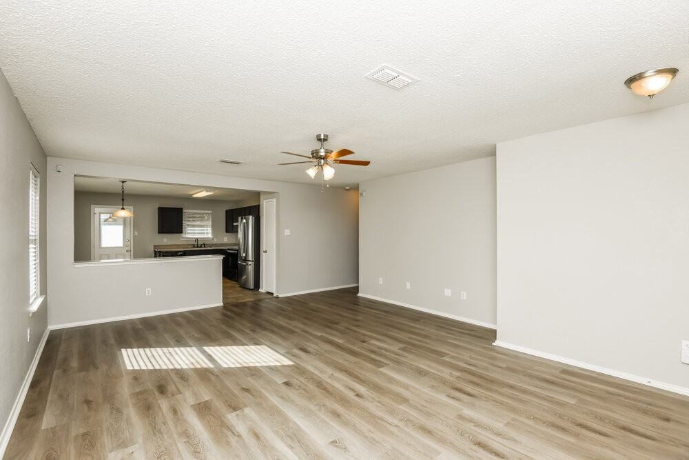 7948 Meadow View Trl - Photo 4 of 16