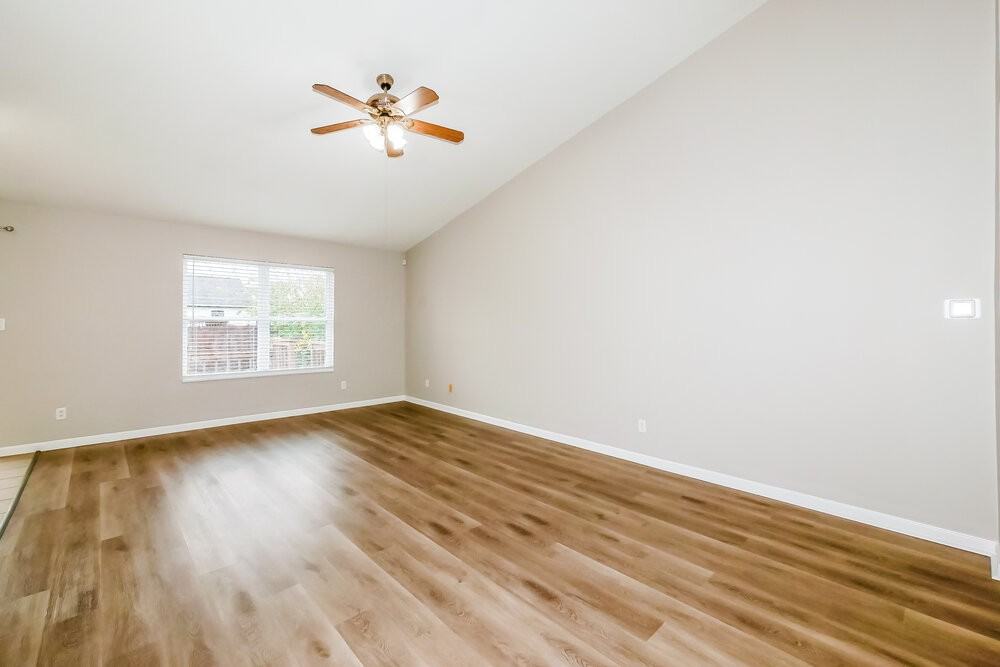 6303 Bryce Canyon Dr - Photo 4 of 16