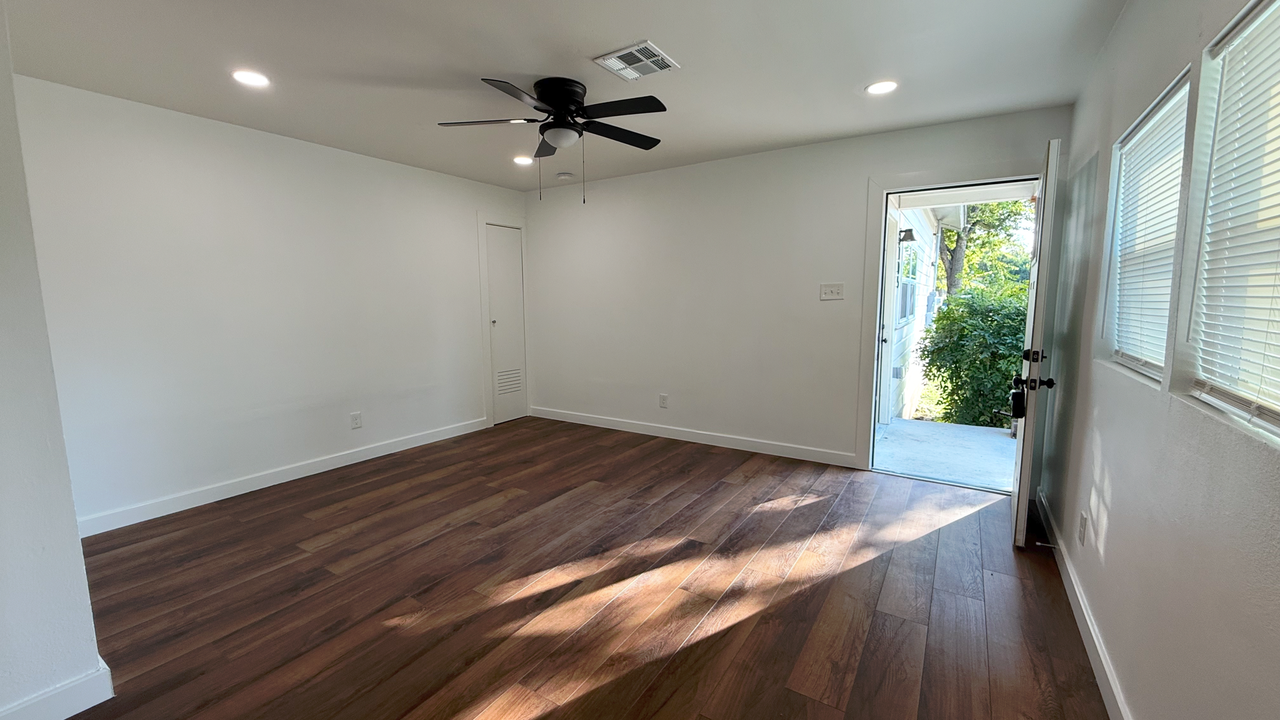 Cross Circle Duplexes - Photo 2 of 14