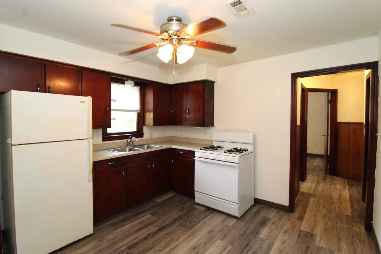507 Geneva St - Photo 2 of 20