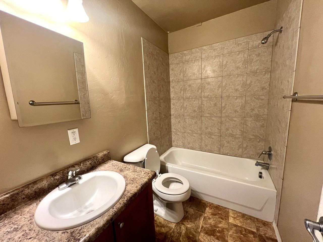 2821 N Columbus Blvd #19 - Photo 6 of 32