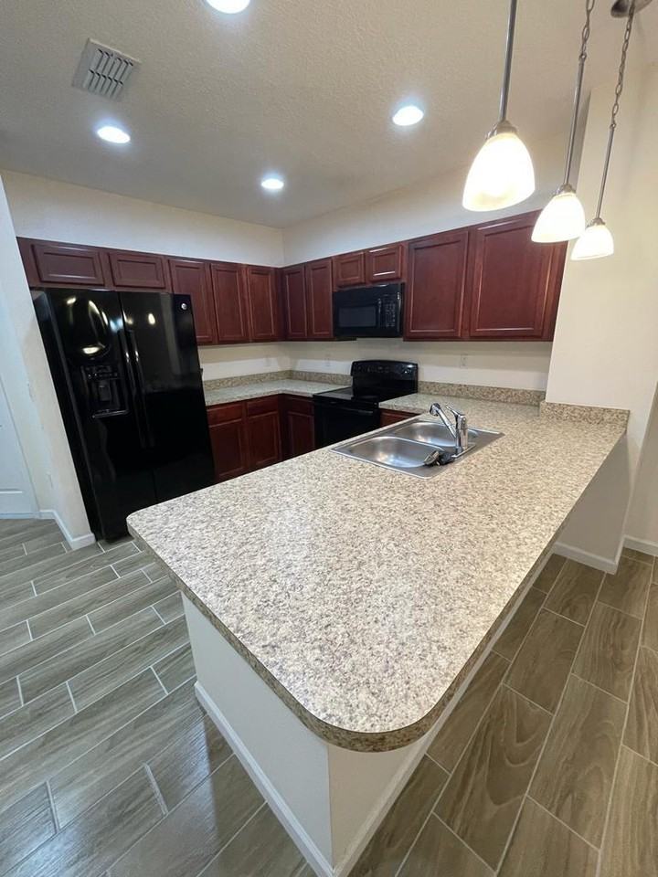 1438 Chelsea Dr #1 - Photo 6 of 28