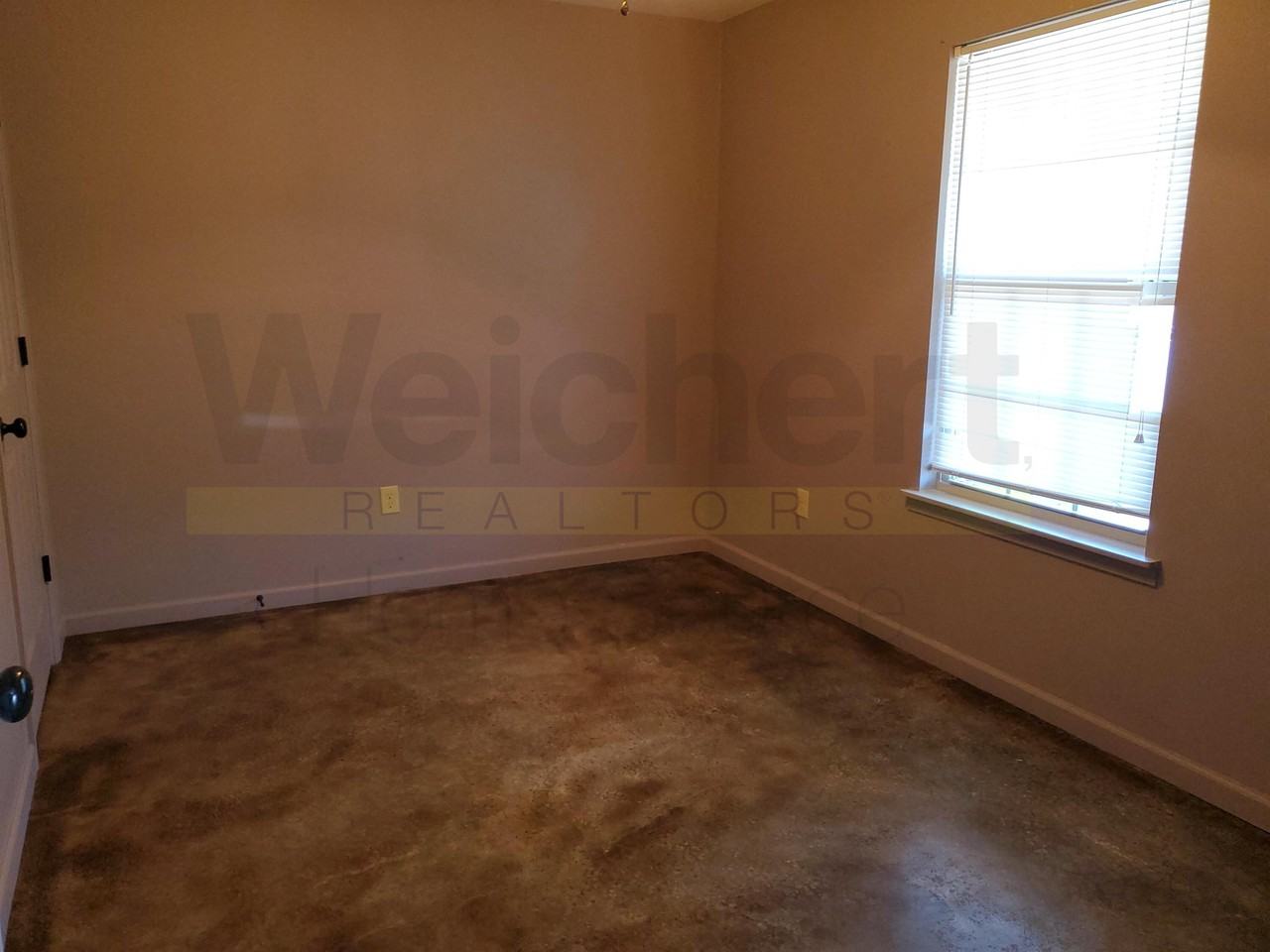 504 W Baldwin St #C - Photo 3 of 9