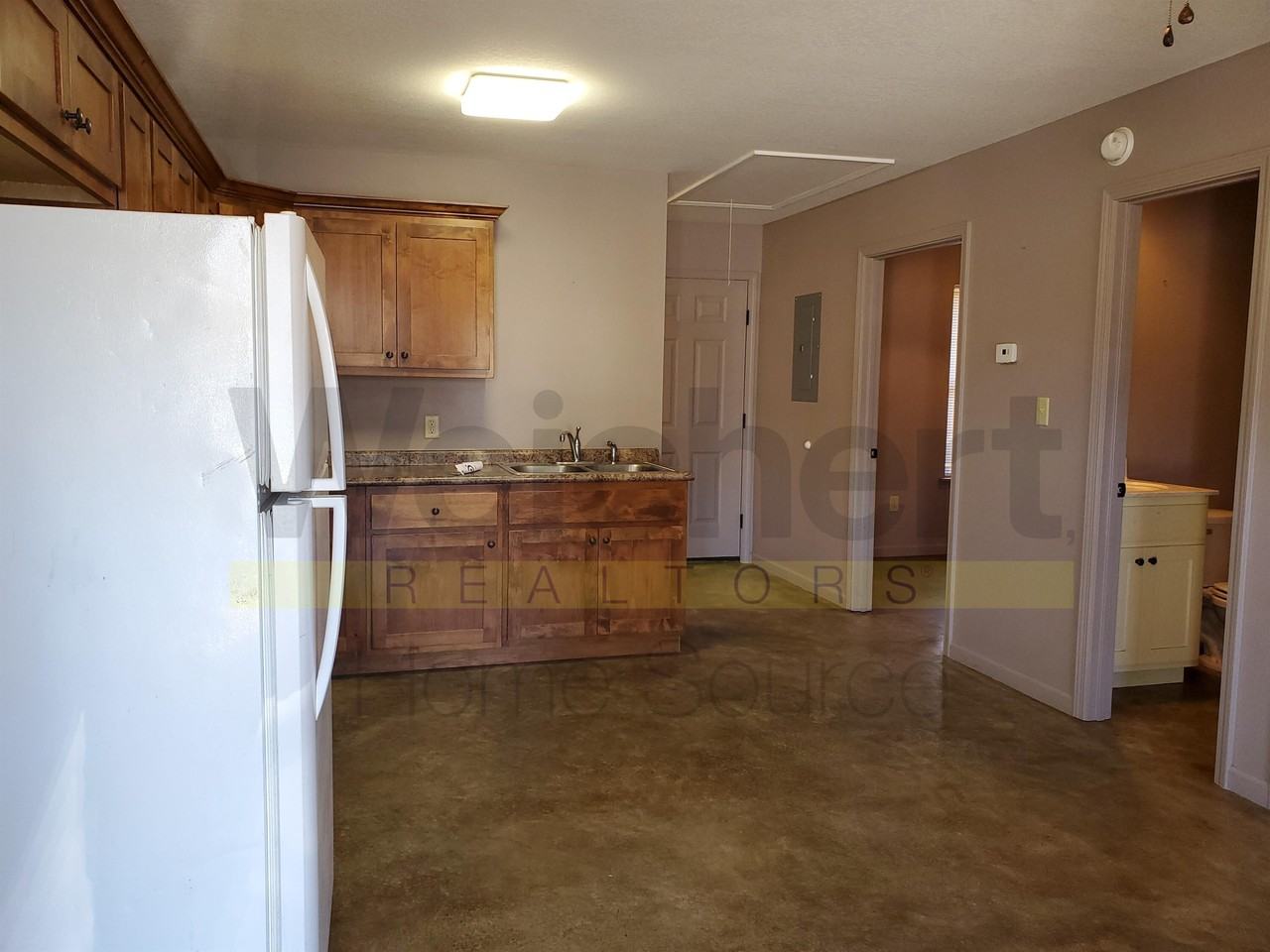 504 W Baldwin St #C - Photo 2 of 9