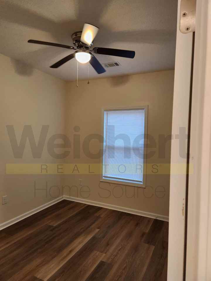 719 N 5th St #D - Photo 4 of 5