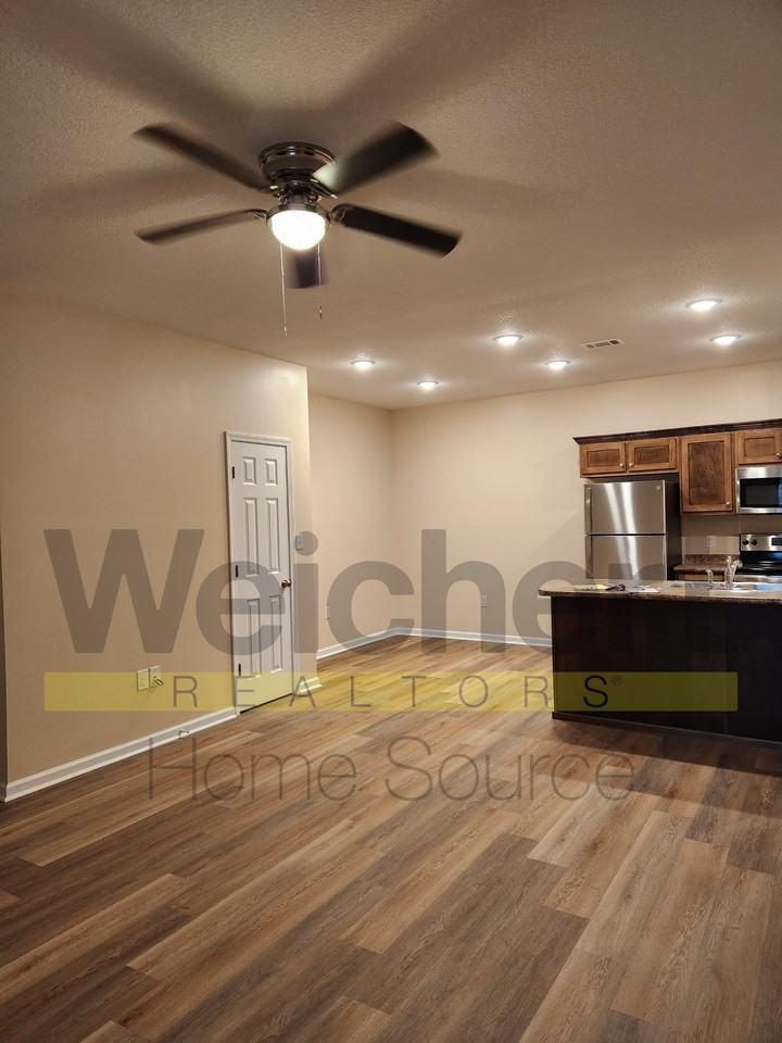 719 N 5th St #D - Photo 2 of 5
