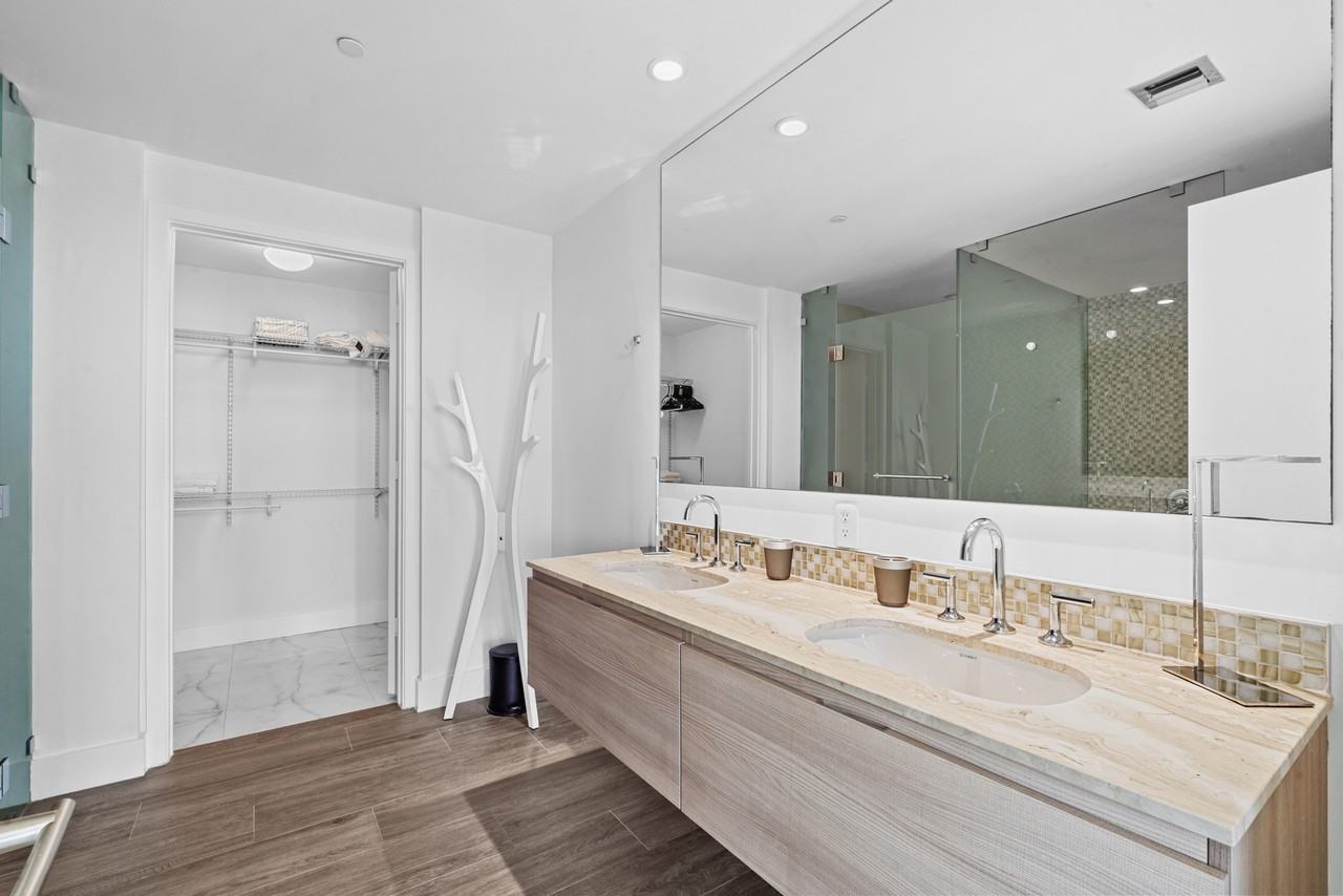 4104 Biscayne Boulevard #4104 - Photo 3 of 10