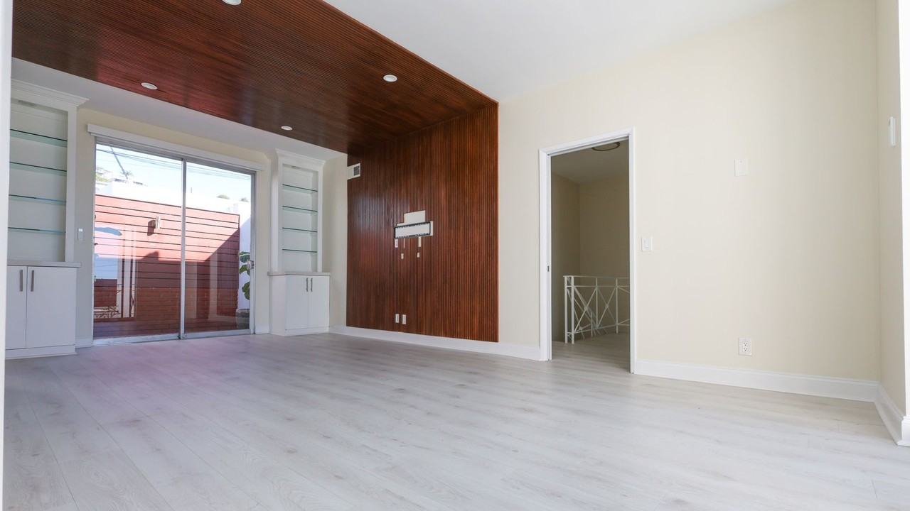 1220 N Coast Hwy - Photo 4 of 25