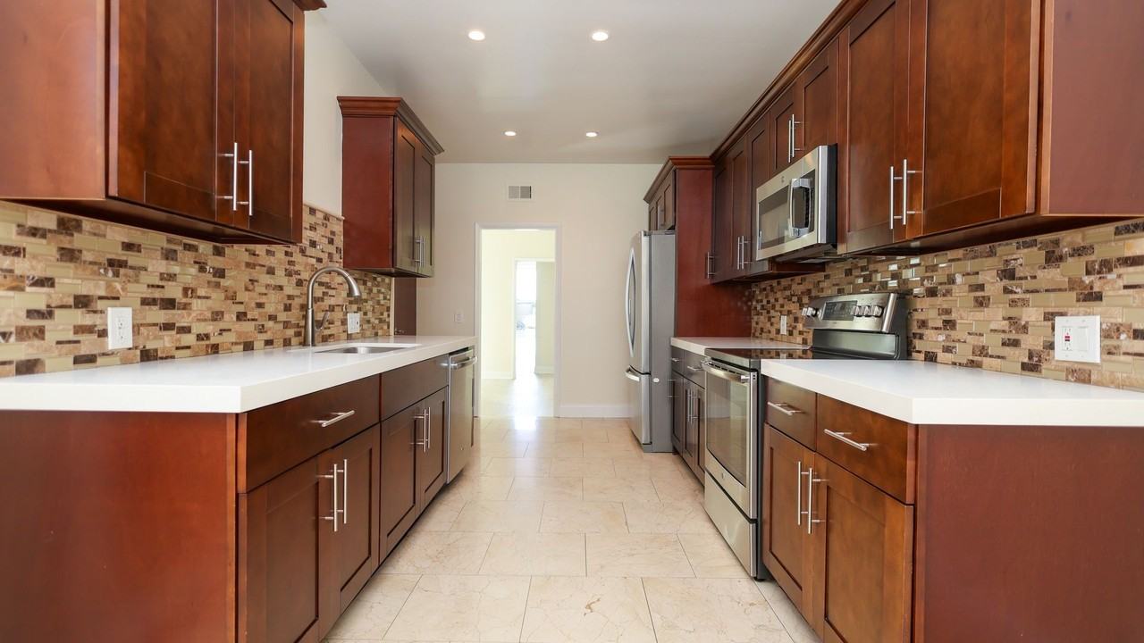 1220 N Coast Hwy - Photo 6 of 25