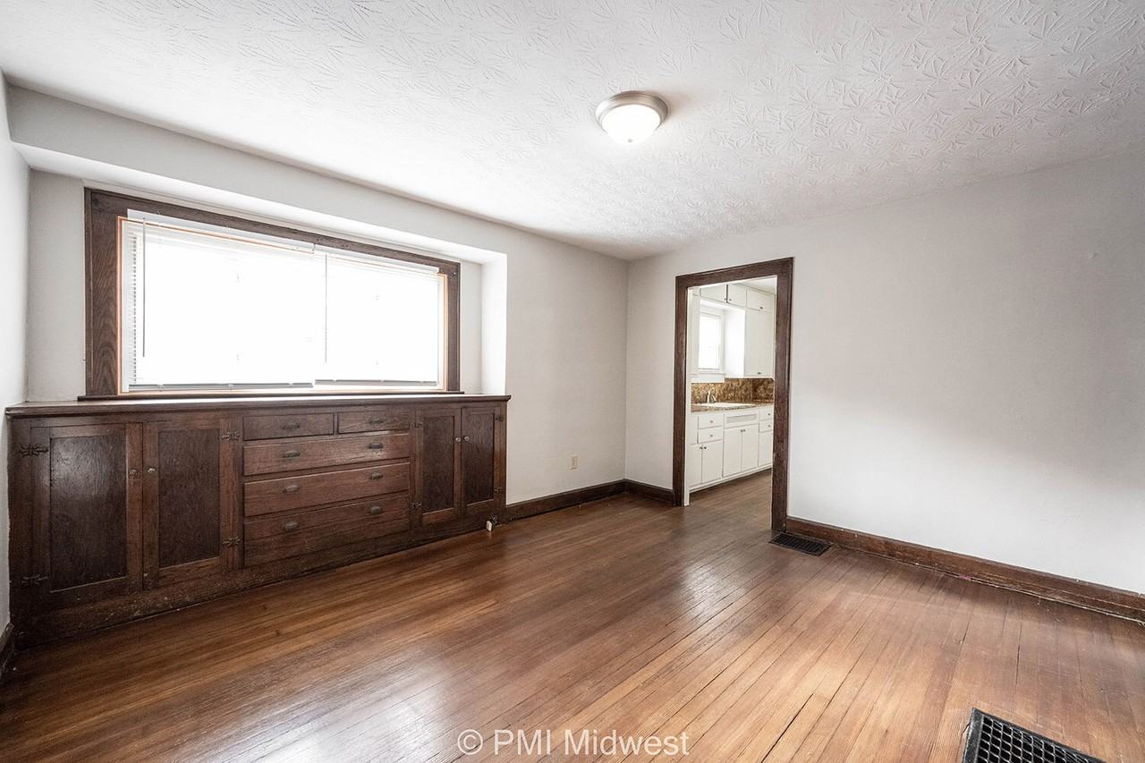 4850 Hillside Ave - Photo 6 of 19