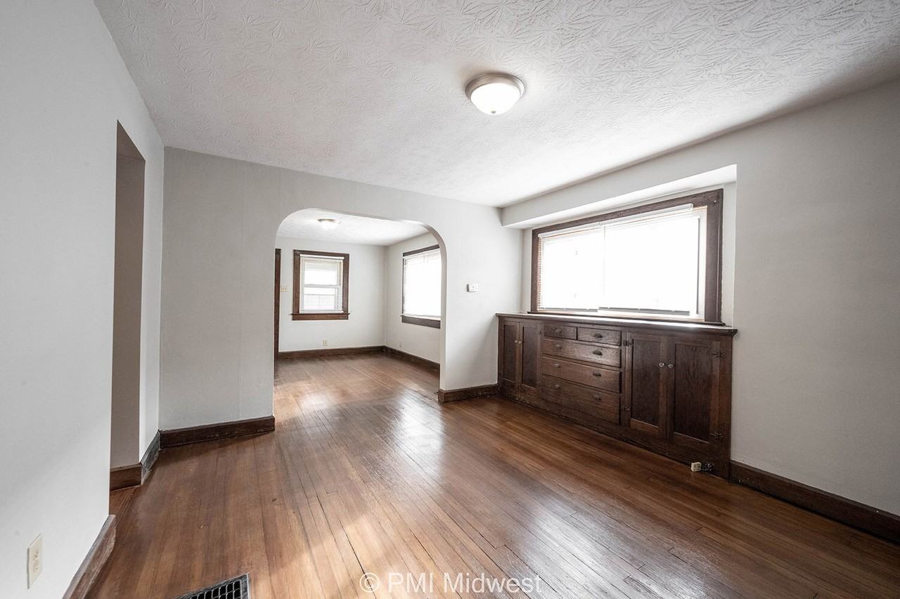 4850 Hillside Ave - Photo 7 of 19