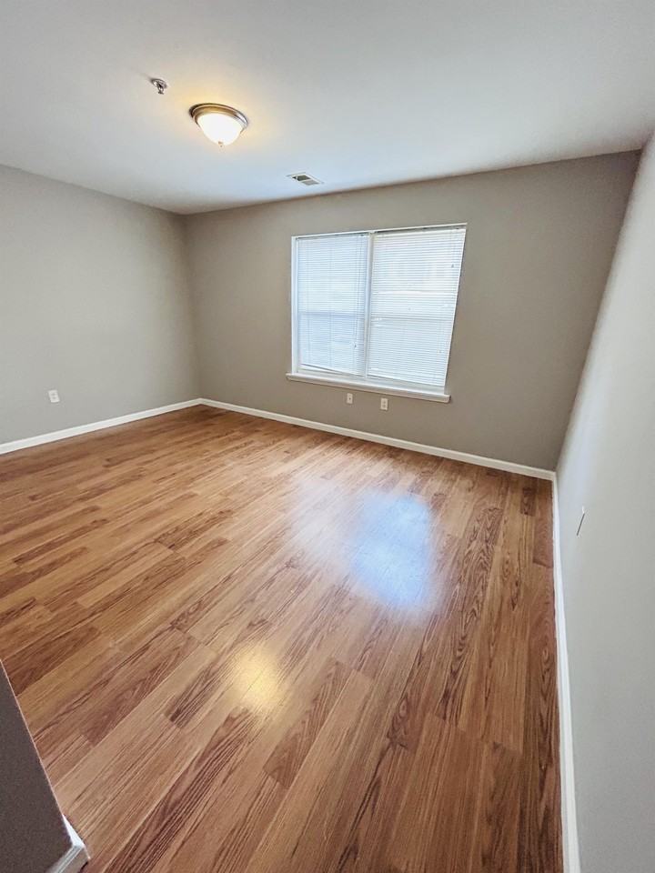 5038 Spruce St #1 - Photo 4 of 18