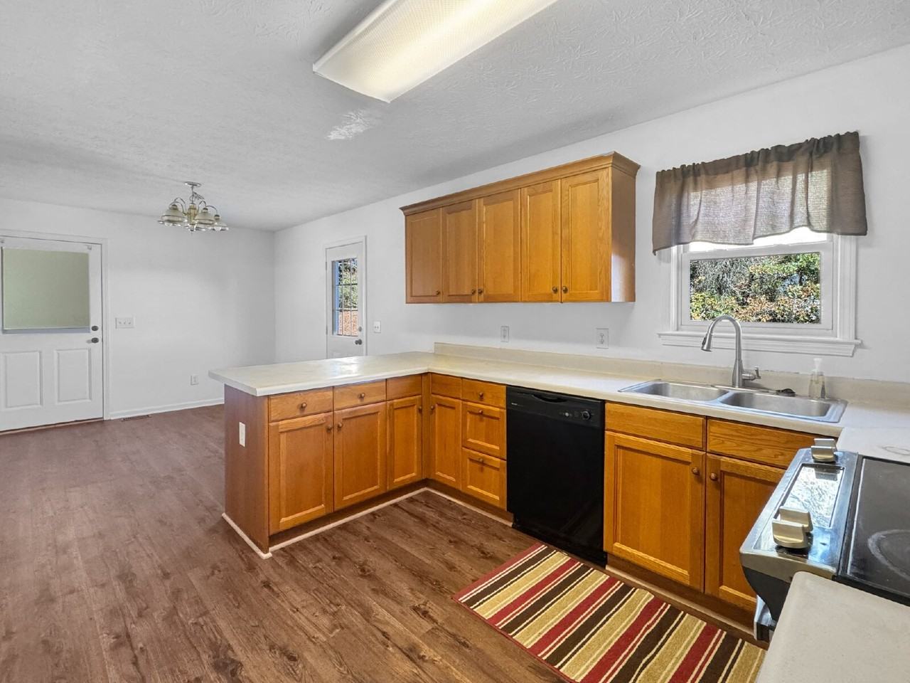 6847 Duncan Rd - Photo 3 of 13