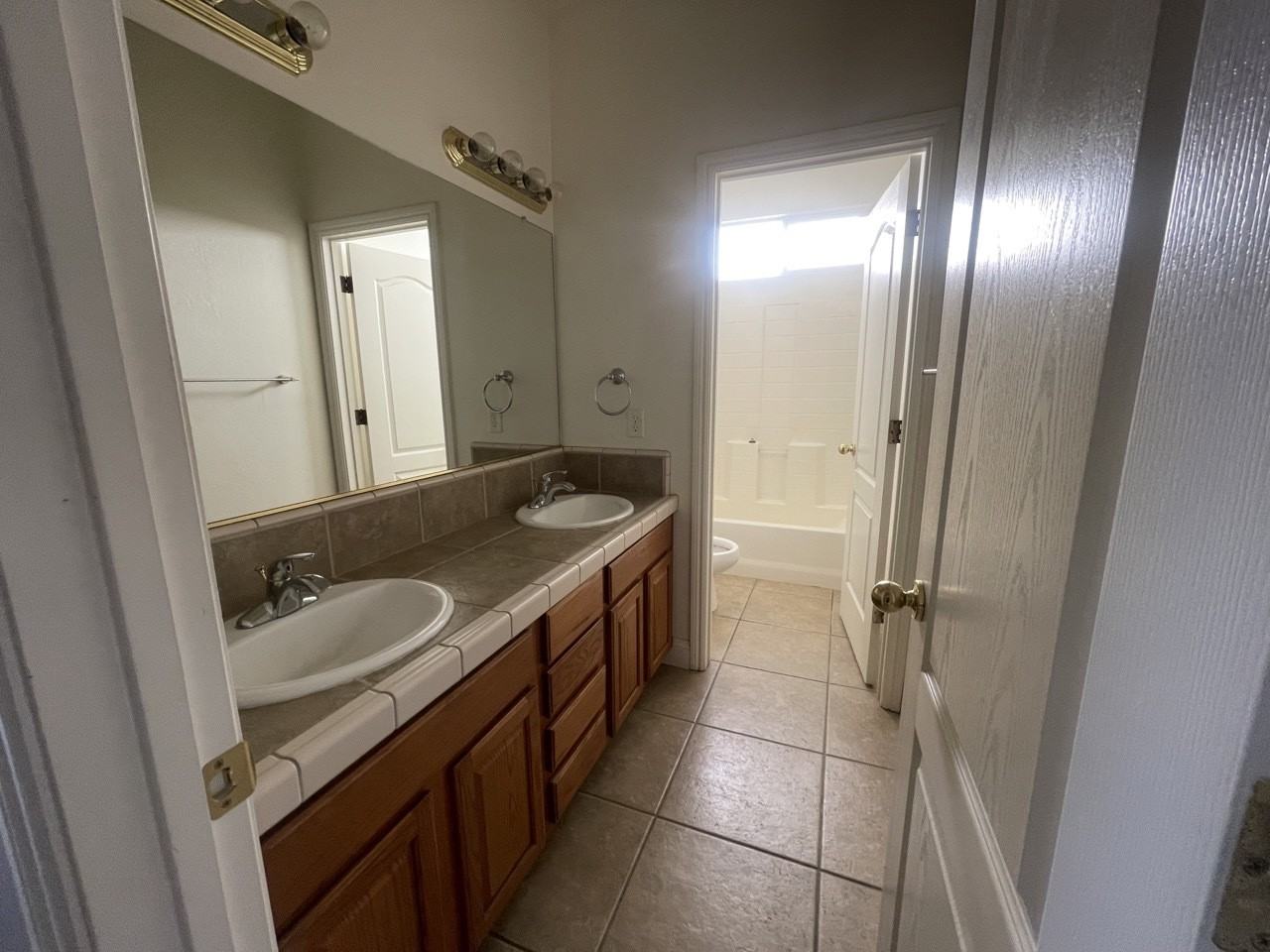 11104 Chappellet Ct - Photo 2 of 19