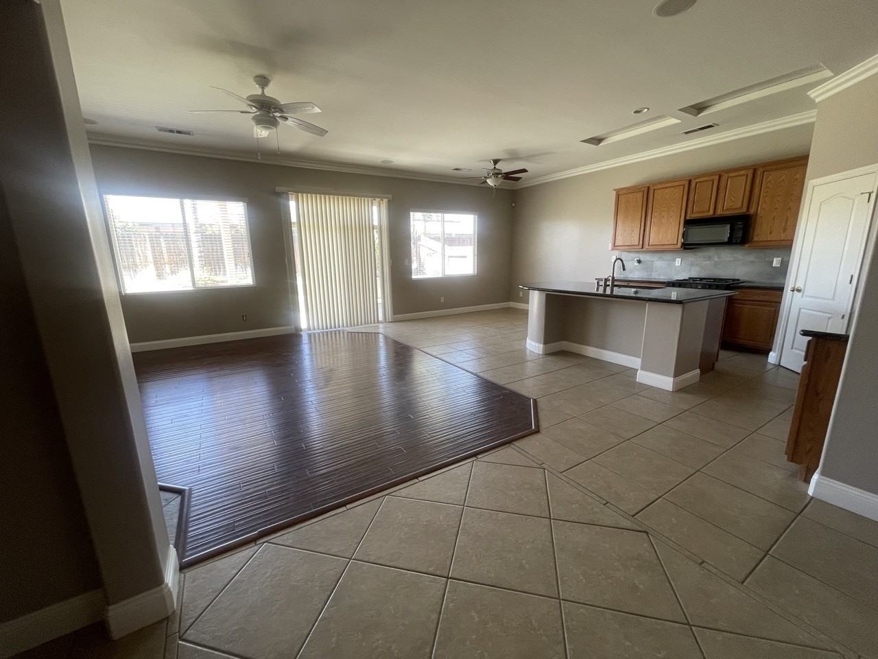 11104 Chappellet Ct - Photo 3 of 19