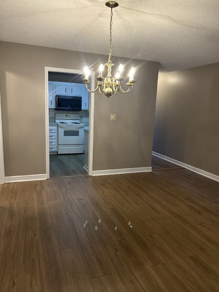 301 Windsor Manor Way - Photo 2 of 11