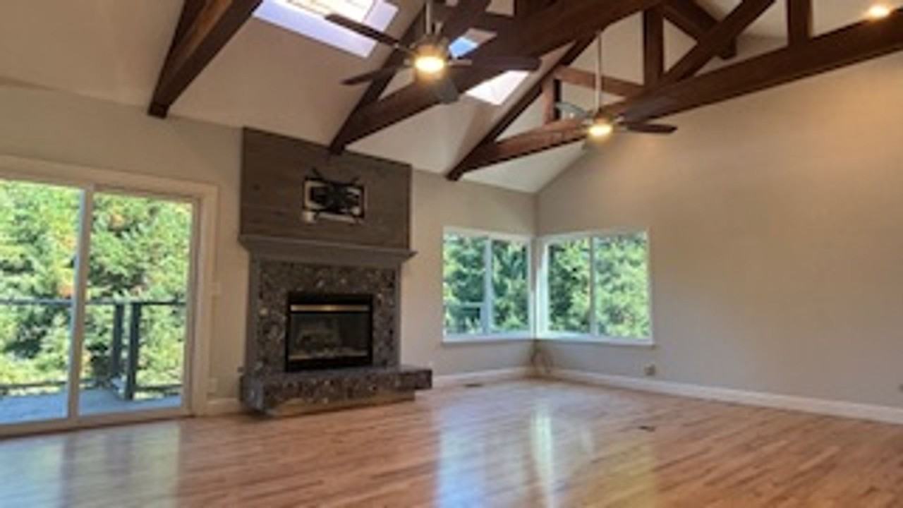 105 Dunsmuir Court - Photo 4 of 48