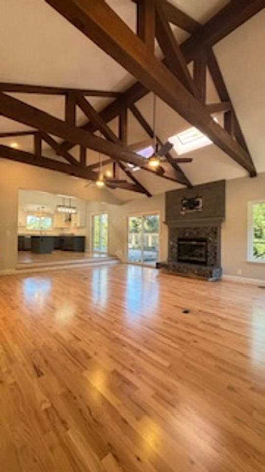 105 Dunsmuir Court - Photo 5 of 48