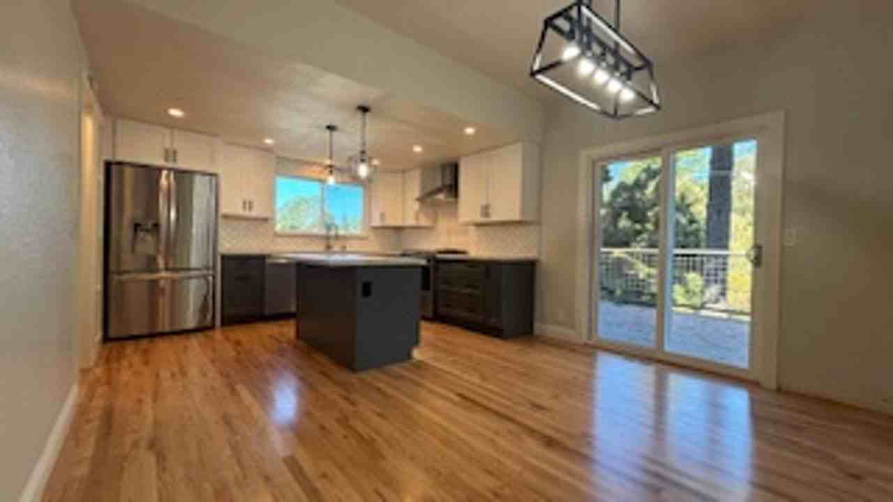 105 Dunsmuir Court - Photo 7 of 48