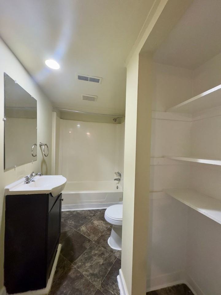 1503 Eutaw Pl - Photo 4 of 17