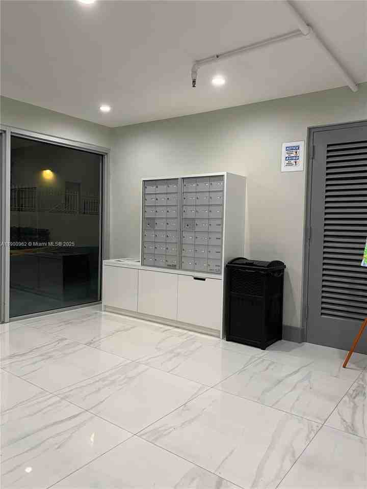 395 Ne 21st St #3rdFL - Photo 4 of 12