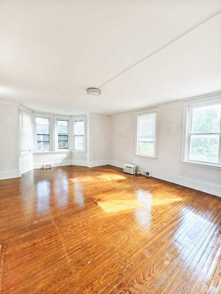 413 N 33rd St #1 - Photo 3 of 18