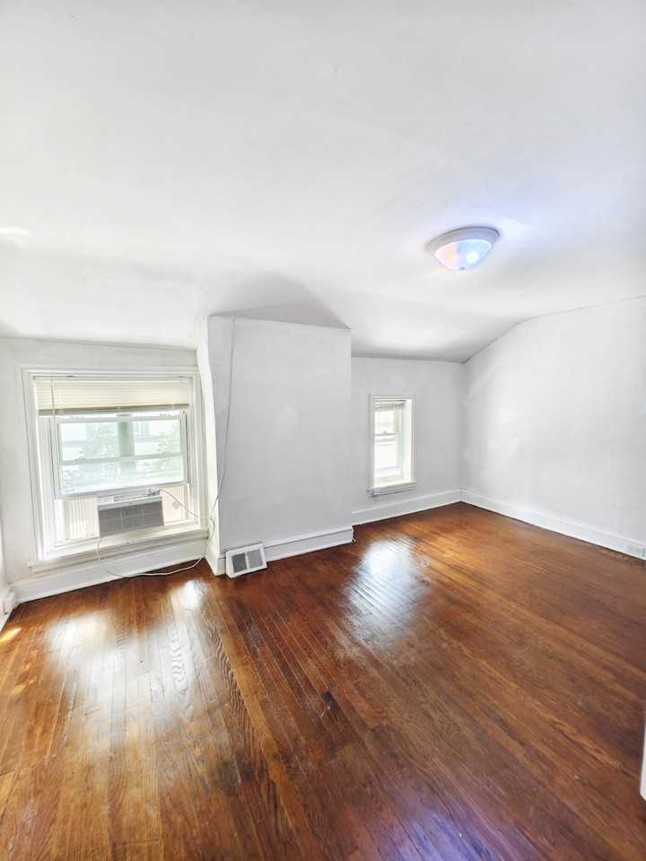 413 N 33rd St #1 - Photo 4 of 18