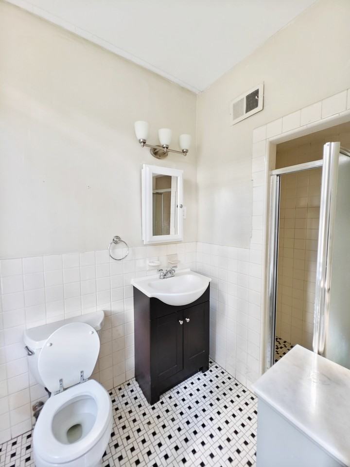 413 N 33rd St #1 - Photo 6 of 18