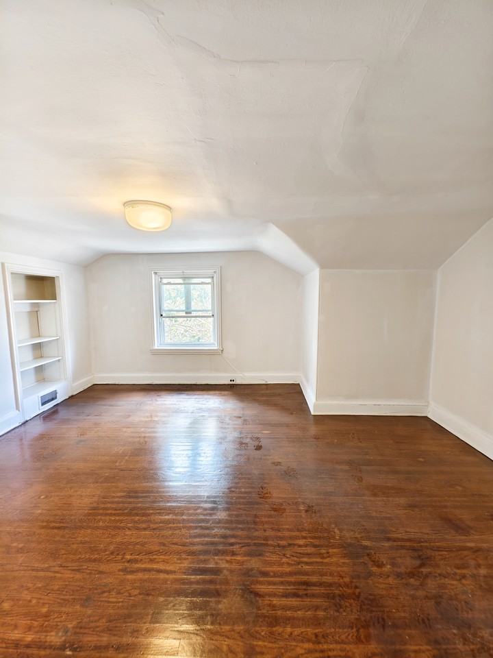 413 N 33rd St #1 - Photo 7 of 18