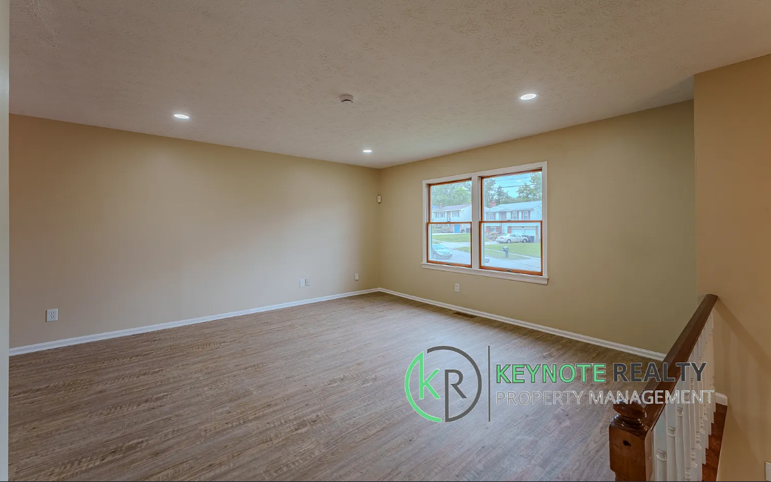 1467 Hazelgrove Dr #NA - Photo 3 of 24