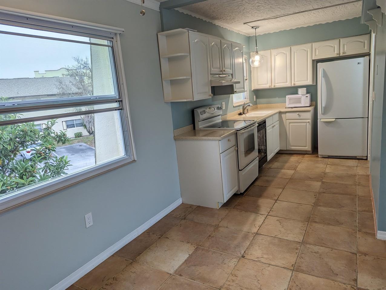 3135 Shady Dell Ln - Photo 5 of 22
