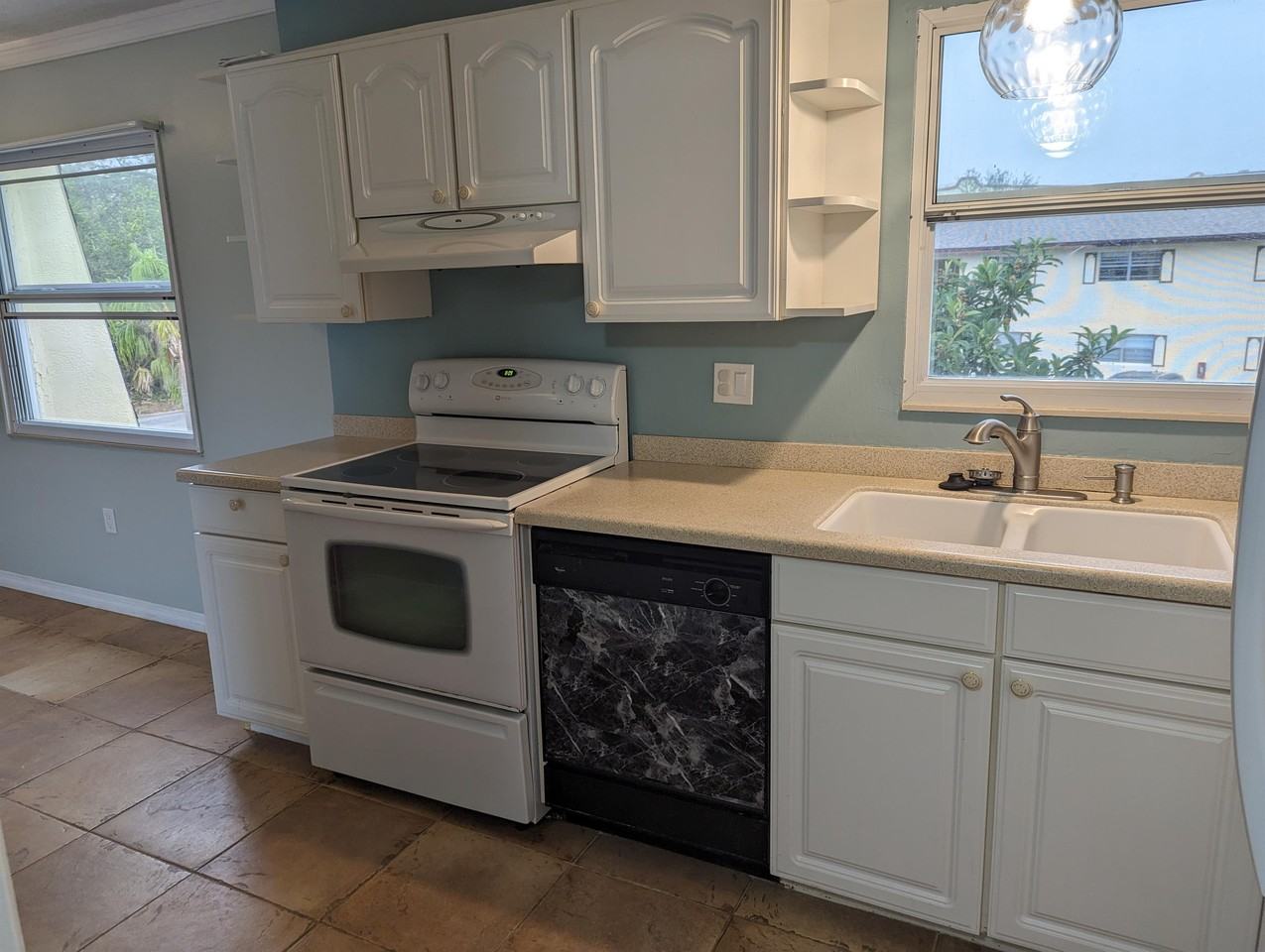 3135 Shady Dell Ln - Photo 3 of 22