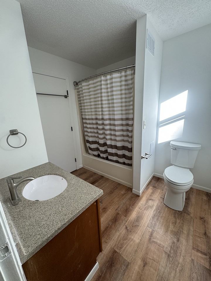 612 4th St N #8 - Photo 6 of 12