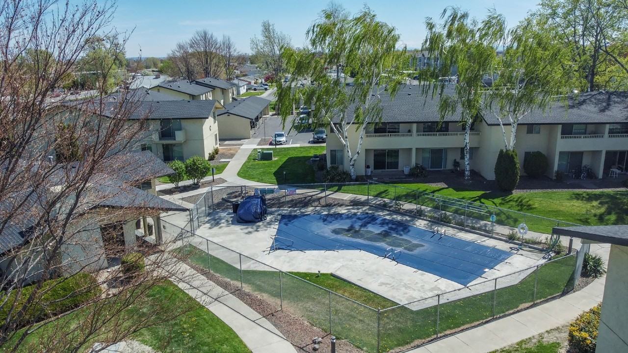 Pepper Tree Village Apartments - Photo 6 of 20