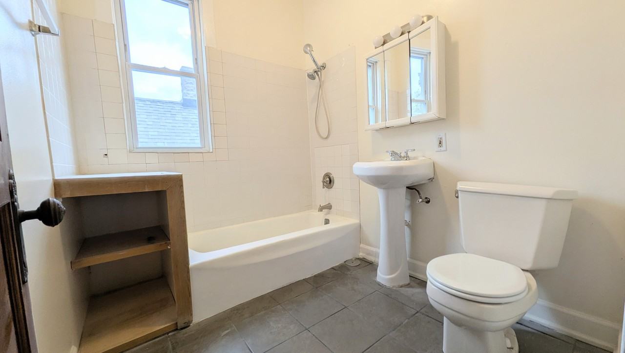 4550 N Keystone Ave #FL2 - Photo 7 of 8