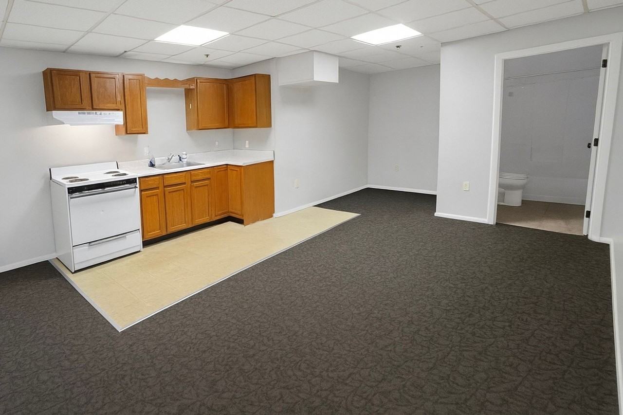 325 Market St - Photo 2 of 8