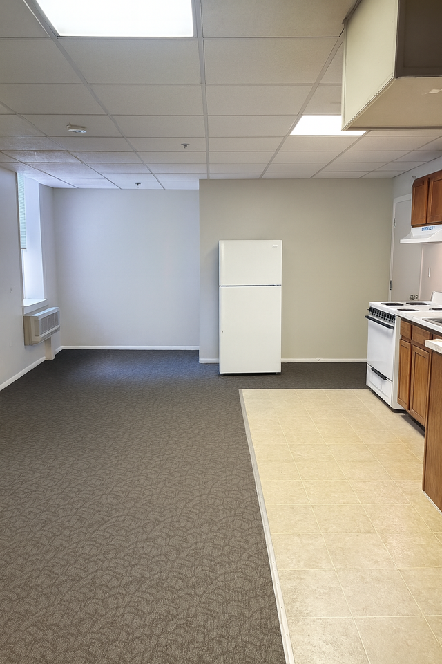 325 Market St - Photo 3 of 8