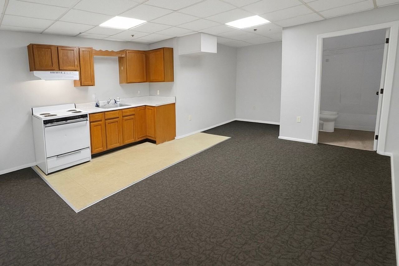 325 Market St - Photo 7 of 8