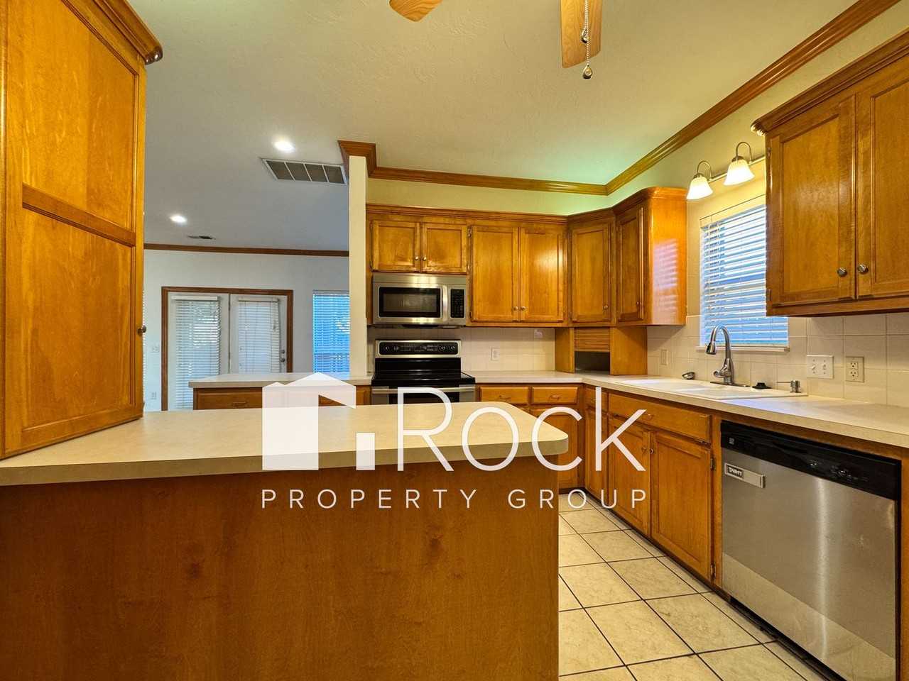 2513 Ridgewood Drive - Photo 4 of 42