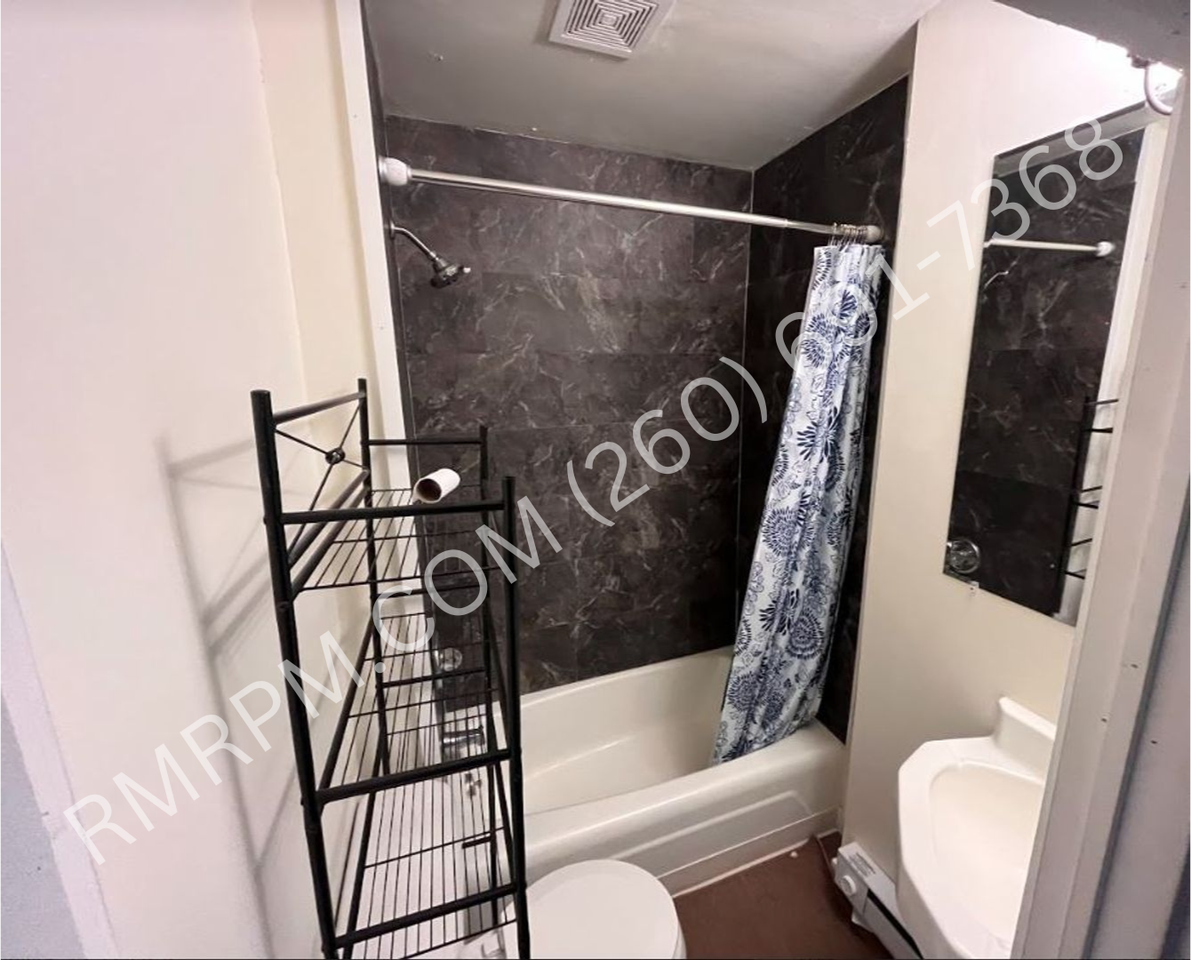 336 E Franklin St #C - Photo 5 of 8