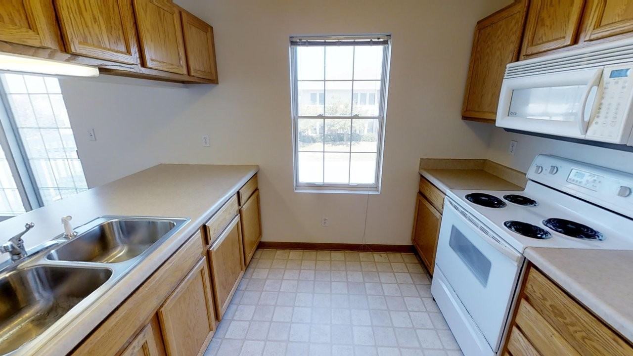 2420 Aspen - Photo 4 of 22