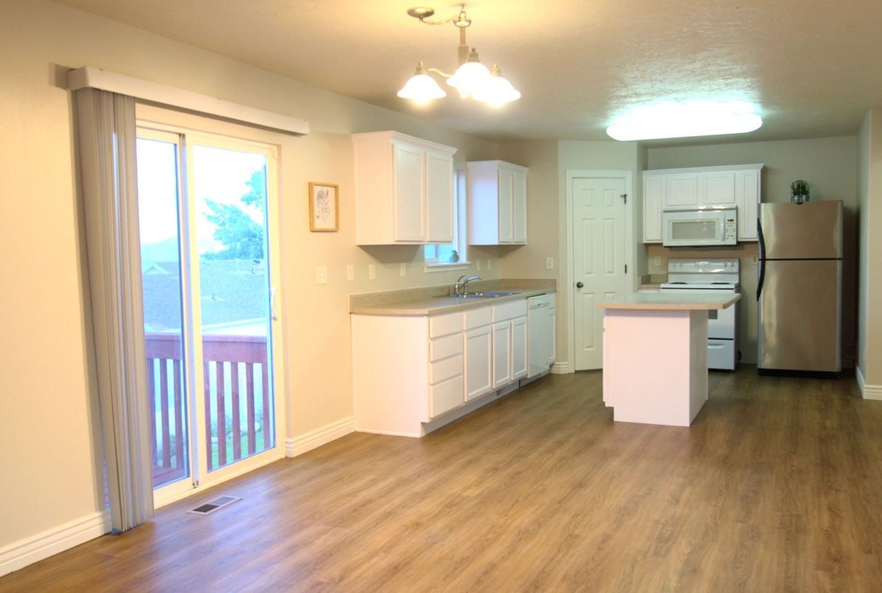 4044 South Lake Vista Drive - Photo 4 of 18